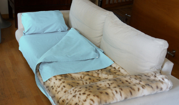 nightbag junior couleur topaze en place sur canape